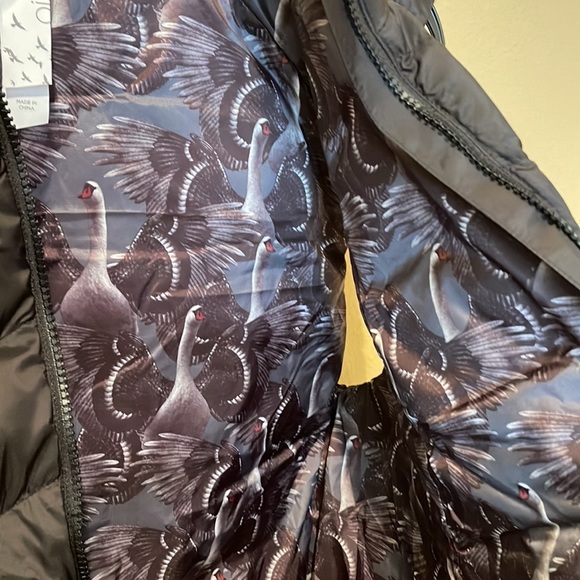 NWT Oiselle PUFFY BIRD VEST in Black - Picture 6 of 6